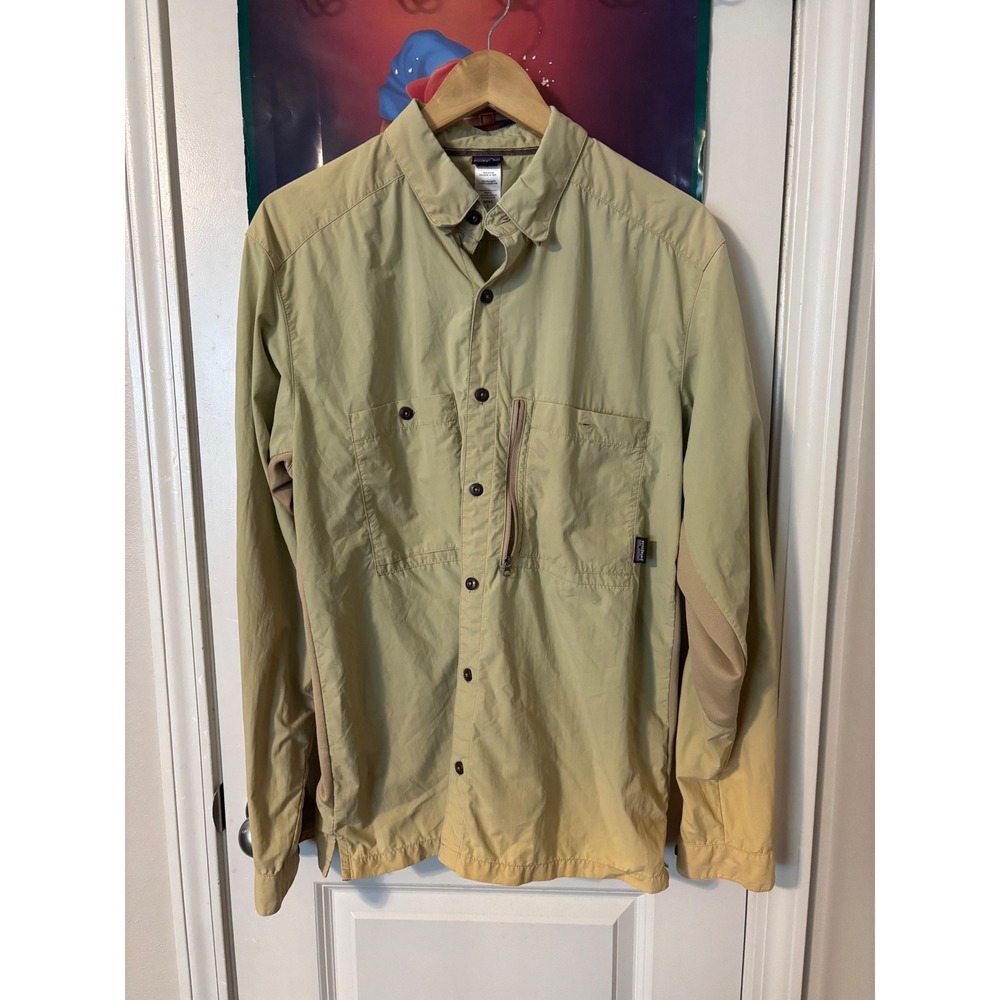 Patagonia Lightweight Button Up Hiking Shirt Outdoor Travel Tan Size M - Picture 3 of 7